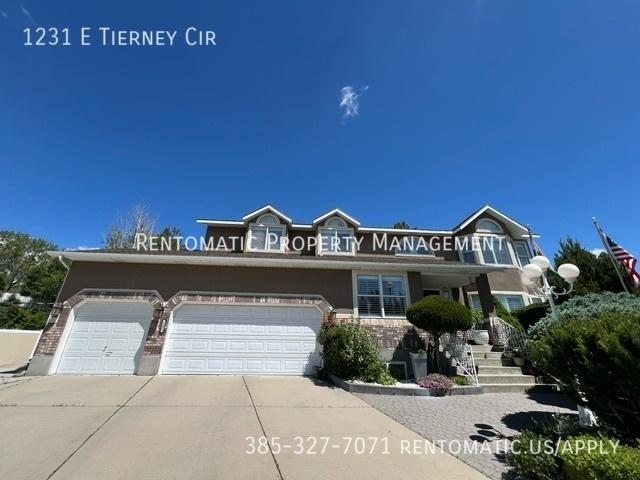 1231 E Tierney Cir, 7 beds, 3 full and 1 half baths