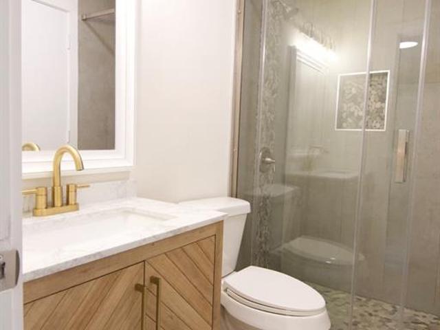 1231 Lexington Square