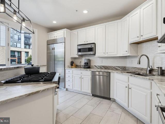 1232 Harbor Island Walk