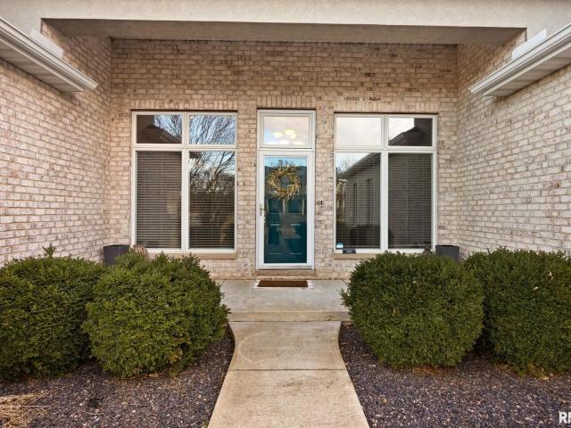 1232 Wheatfield Dr, Morton, IL