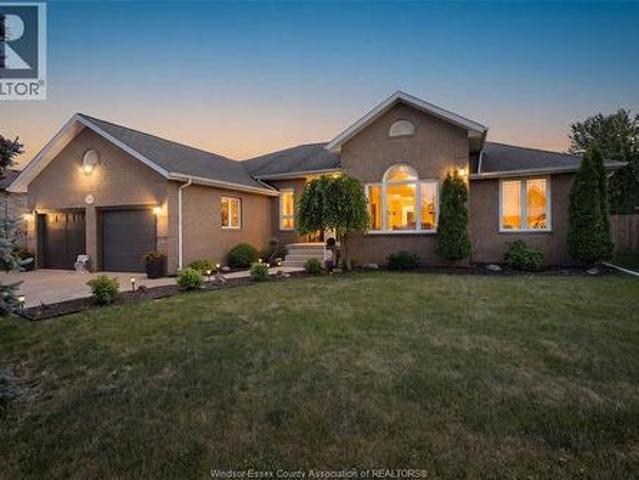 12339 Funaro Crescent, Tecumseh, ON, N9K 1B2 house for sale | Listing ID 26016 | Royal LePage