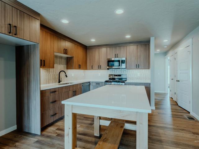 1233 Phillips Circle