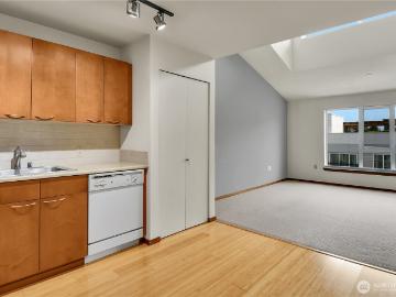 1233 st Avenue NE # 607