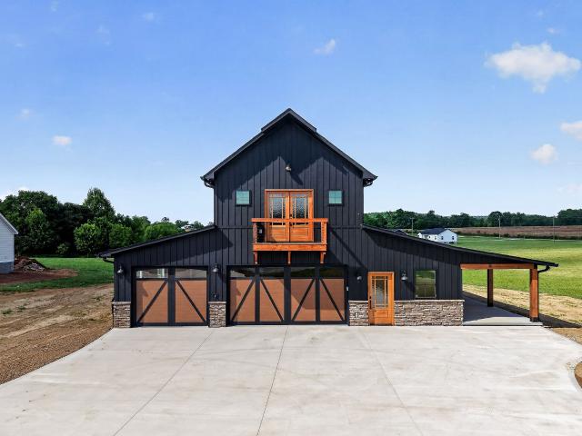 123 Cattlemans Dr