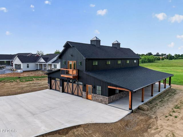 123 Cattlemans Drive