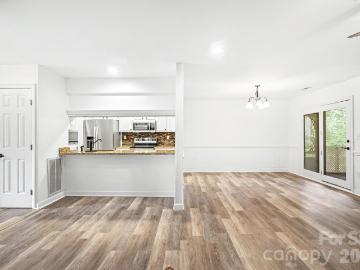 123 Cedar Hollow Street