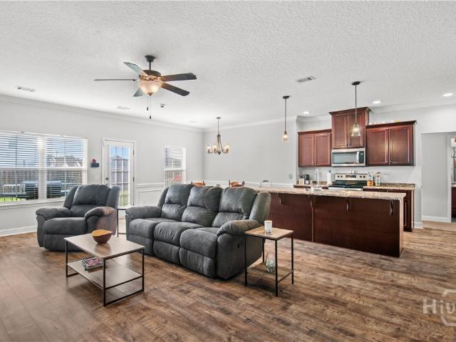 123 Anna Way SE
