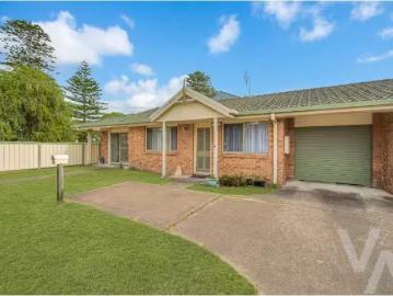 1/23 Avenue Of The Allies, Tanilba Bay Townhouse for rent Lis.