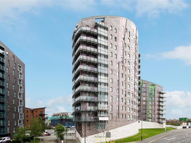123 Echo Central 1, Leeds 2 bed apartment to rent £1,050 pcm £242 pw