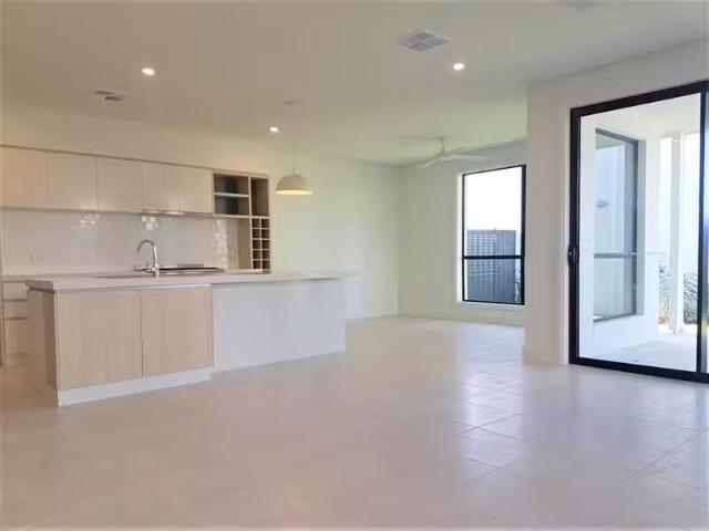123 Harbour Boulevard, SHELL COVE House for rent Listed by Je.