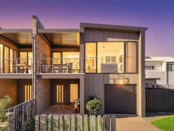 123 Ocean Parade, BLUE BAY House for rent Listed by Danielle.