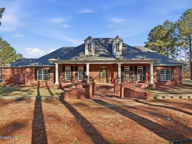123 Lakeshire Cove