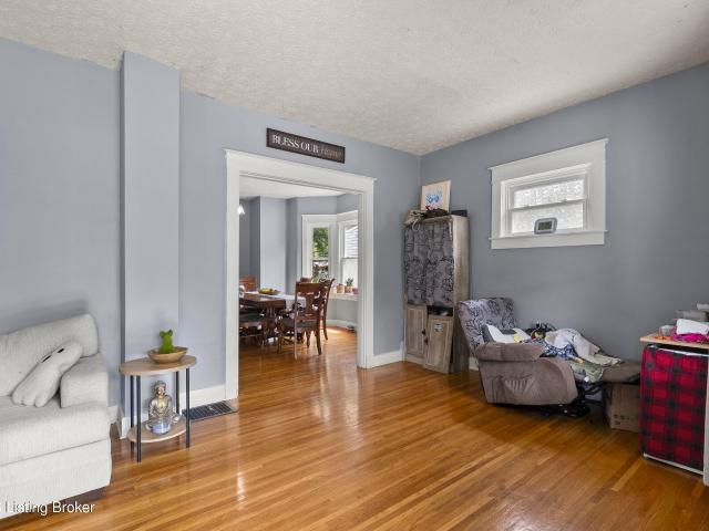 123 N 40th St
