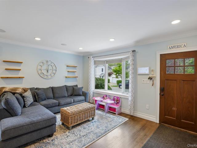 123 Stratford Avenue