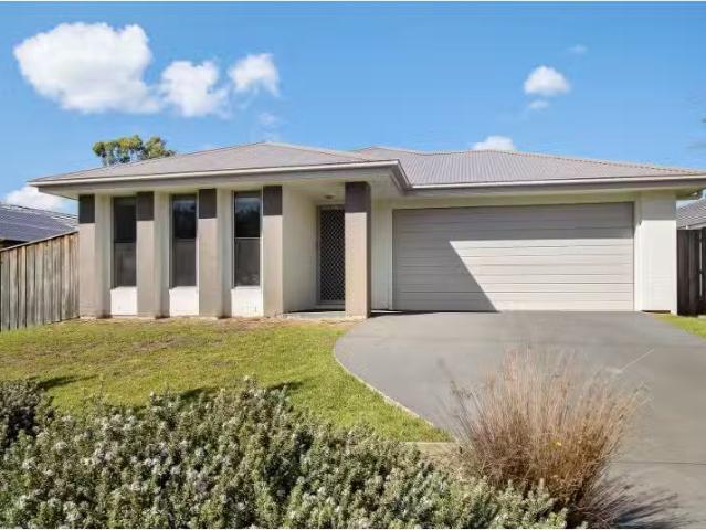 123 Sunningdale Circuit, Medowie House for rent Listed by Cru.