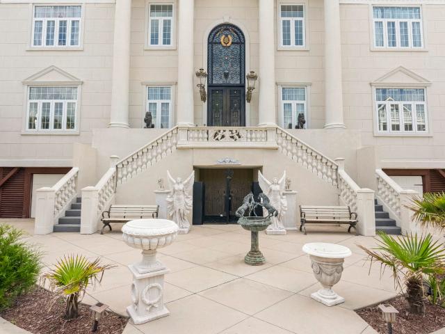 123 Pioneer Loop
