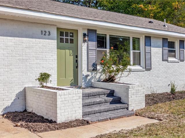 123 Prince James DR
