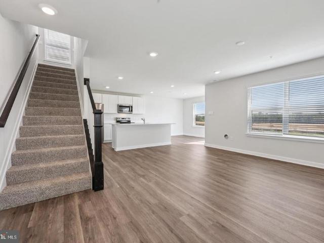 123 Wood Walk Avenue