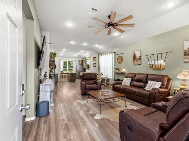 123 Town And Country Road
