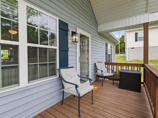123 Vivian Ln