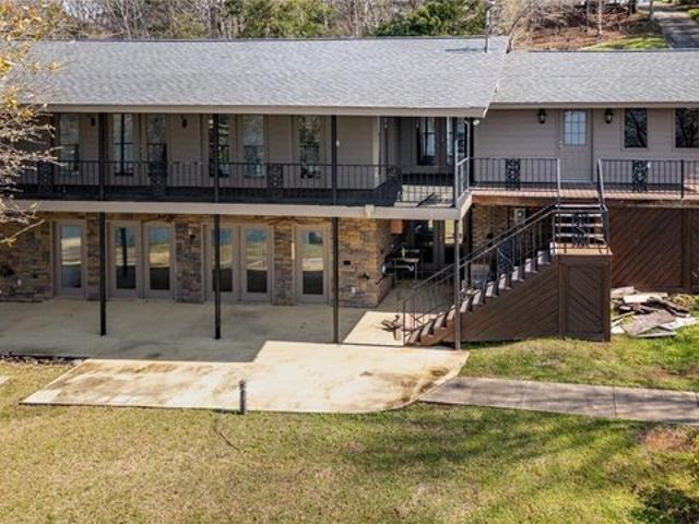 12443 Country Club Dr, Northport, AL 35475