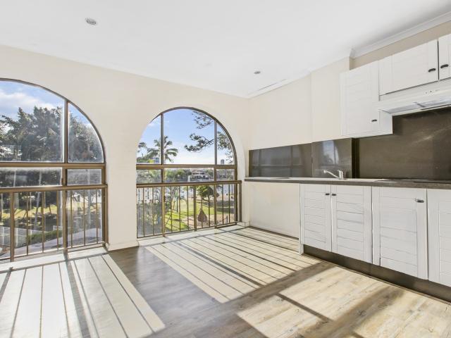 12/44 Watson Esplanade, SURFERS PARADISE, QLD 4217