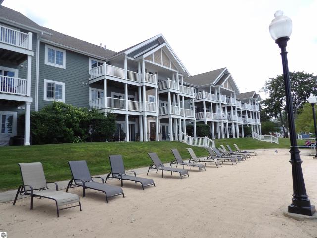 1246 Sunnyside Drive # #303