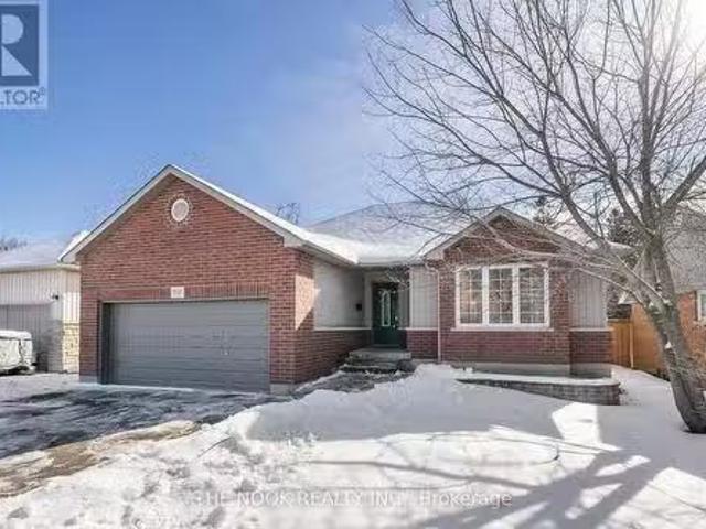1247 King Street E, Oshawa Donevan, ON, L1H 1J2 house for.