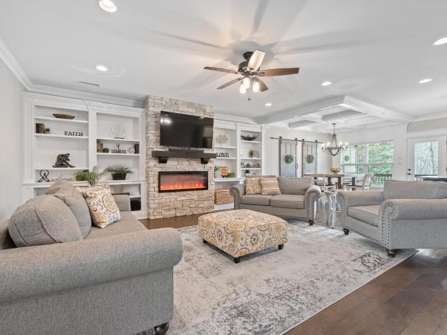 1249 Sleepy Oak Lane