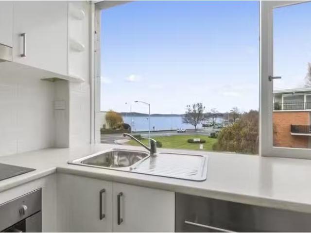 12/403 Sandy Bay Road, SANDY BAY House for rent Listed by Nat.