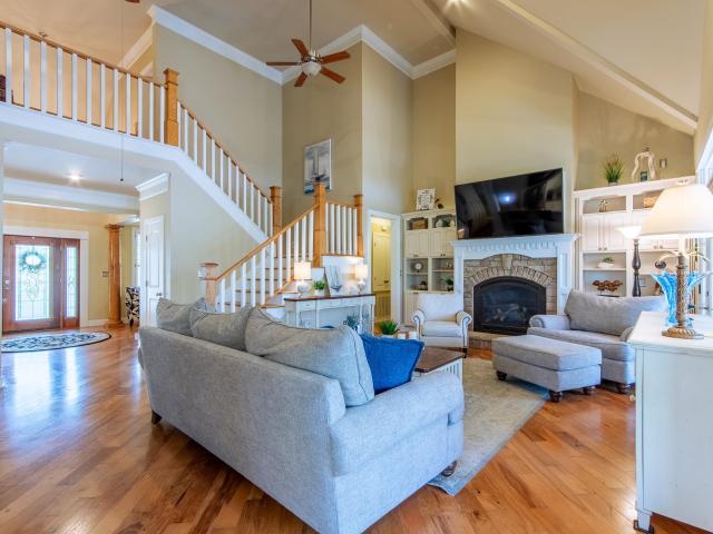 1240 point grand dr