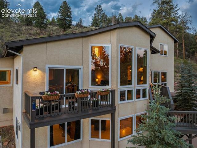 1240 Ponderosa Way