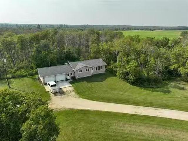 124166 Pth 17 4W Highway, Poplarfield, MB, R0C 1P0 Luxury Ho.