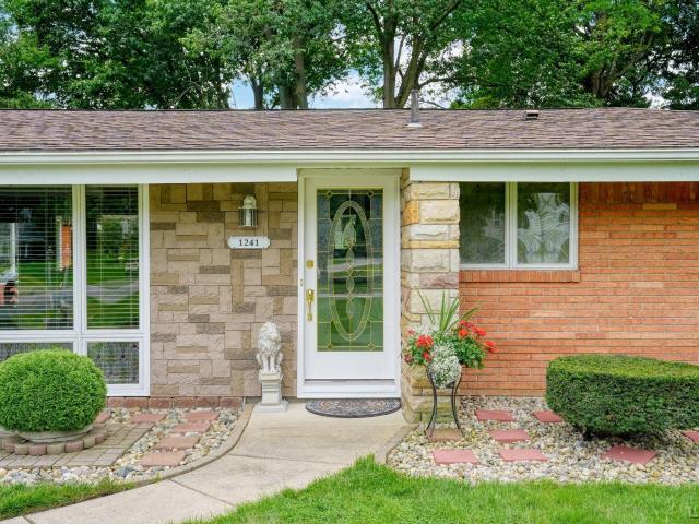 1241 E Oregon Road