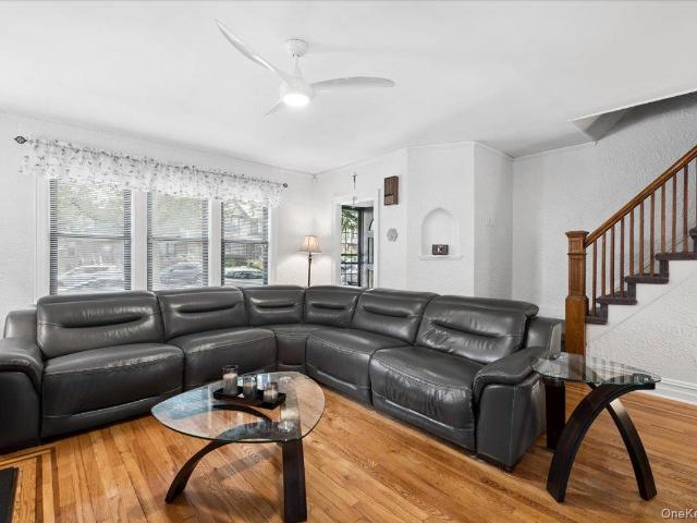 1241 Rhinelander Avenue