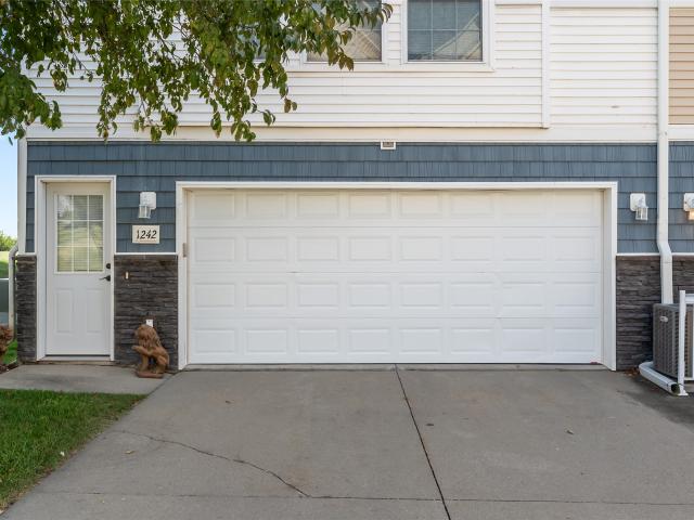 1242 SE Village View Lane