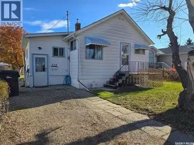 124 10Th Street, Weyburn, SK, S4H 1G9 house for sale Listin.