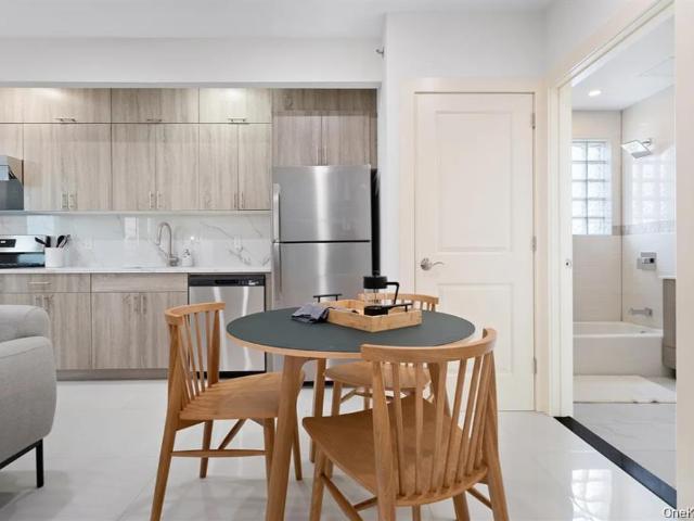 124 28 Queens Boulevard 9B