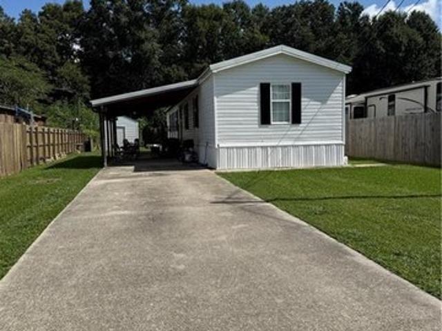124 Cedar Dr, Belle Chasse, LA 70037