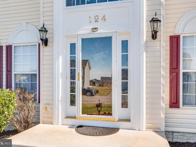 124 Chandlers Glen Dr, Bunker Hill, WV 25413 | MLS #WVBE2047