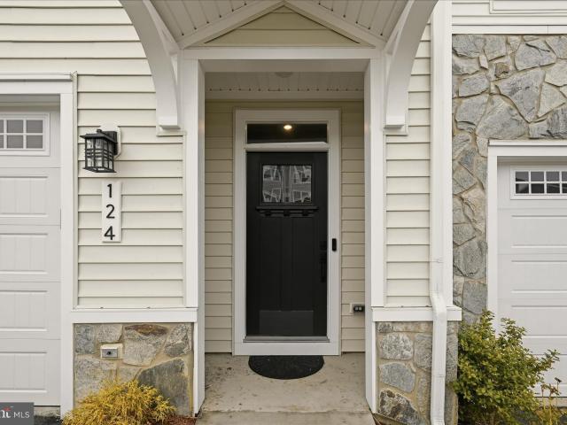 124 Checkerspot Way Lake, White Post, VA 22663 | MLS #VAFV2039