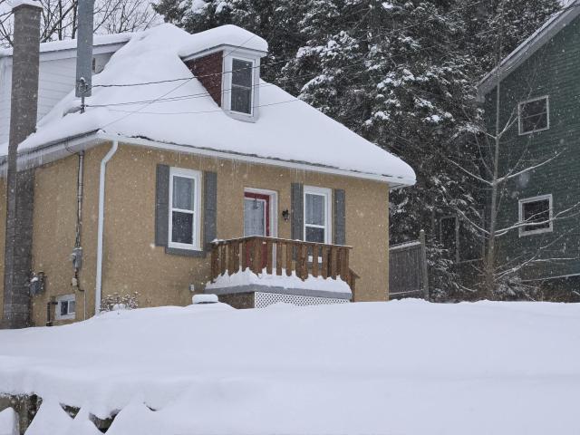 124 Claren Crescent