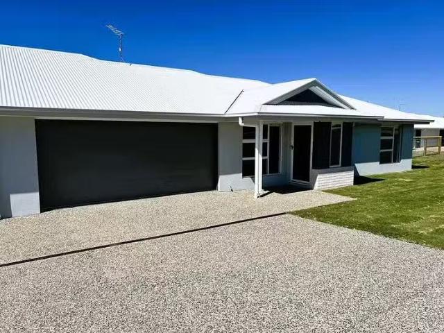 1/24 Aquila Drive, Meringandan West, QLD 4352