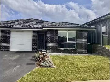 1/24 Bangalay Street, HEDDON GRETA Townhouse for rent Listed.