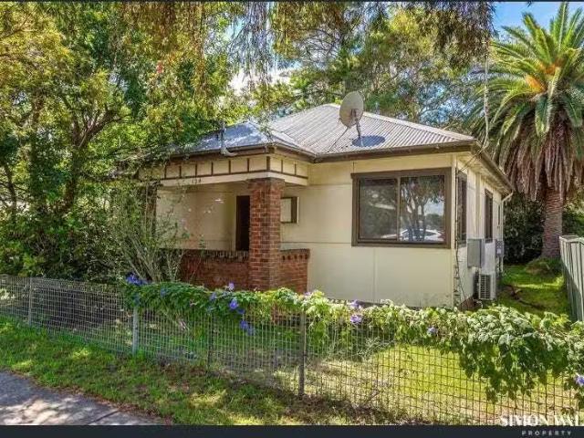124 Denison Street, Carrington House for rent Listed by Tully.