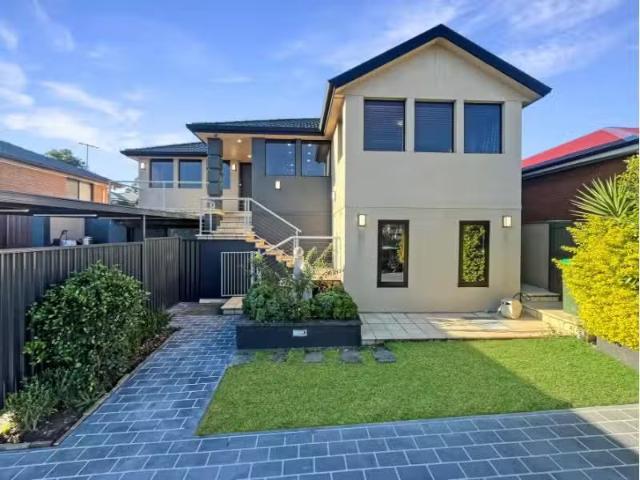 124 Johnston Road, BASS HILL House for rent Listed by Rhett L.
