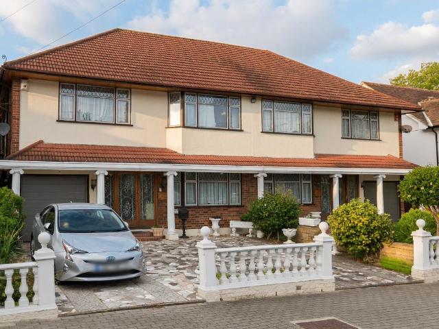 124 Longland Drive London 2588595