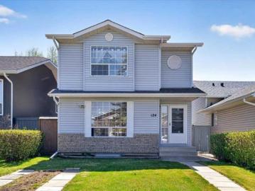 Martindale, Calgary, Alberta - Garden, Parking
