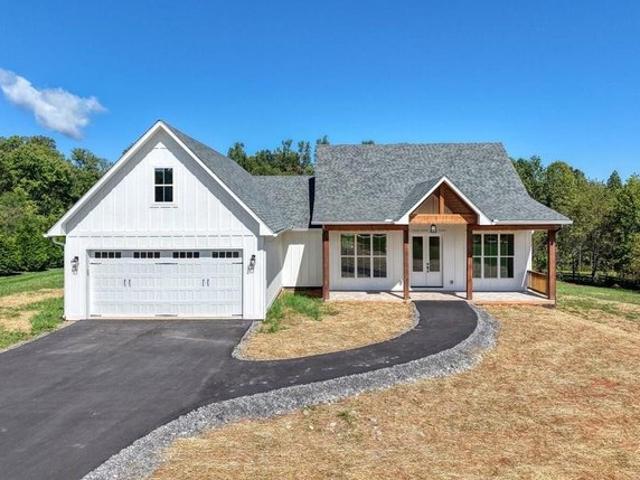 124 Meadow Brooke Ln, Young Harris, GA 30582
