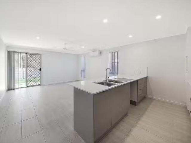 1/24 Nevada Road, Park Ridge, QLD 4125